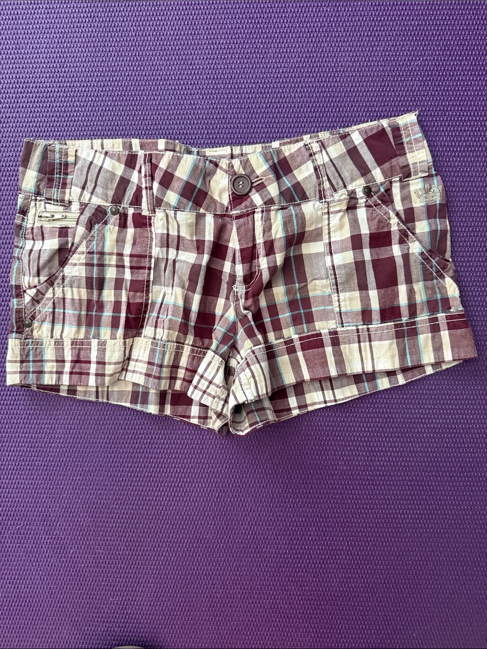 Low-Rise Plaid Women’s Shorts in Burgundy and Cream